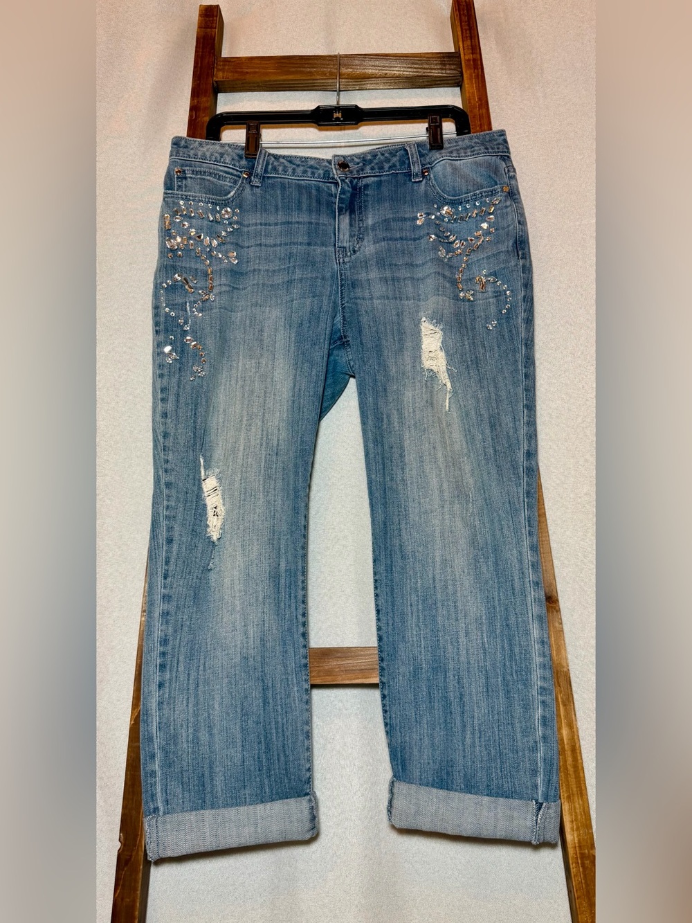Jennifer Lopez Embellished Boyfriend Jeans Size 12 Distressed Cuffed Capri Denim